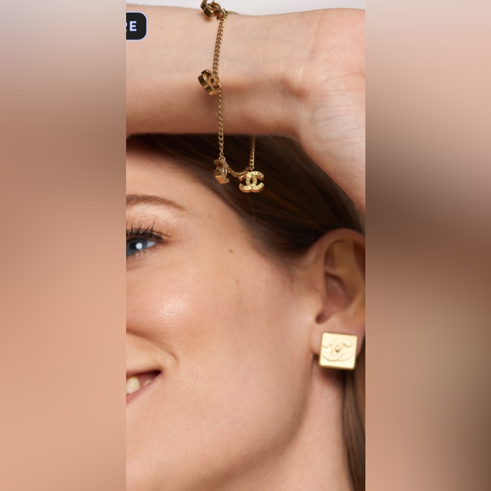 /traded/Chanel Matelasse CC Charm Bracelet in Gold Tone - Picture 3 of 16